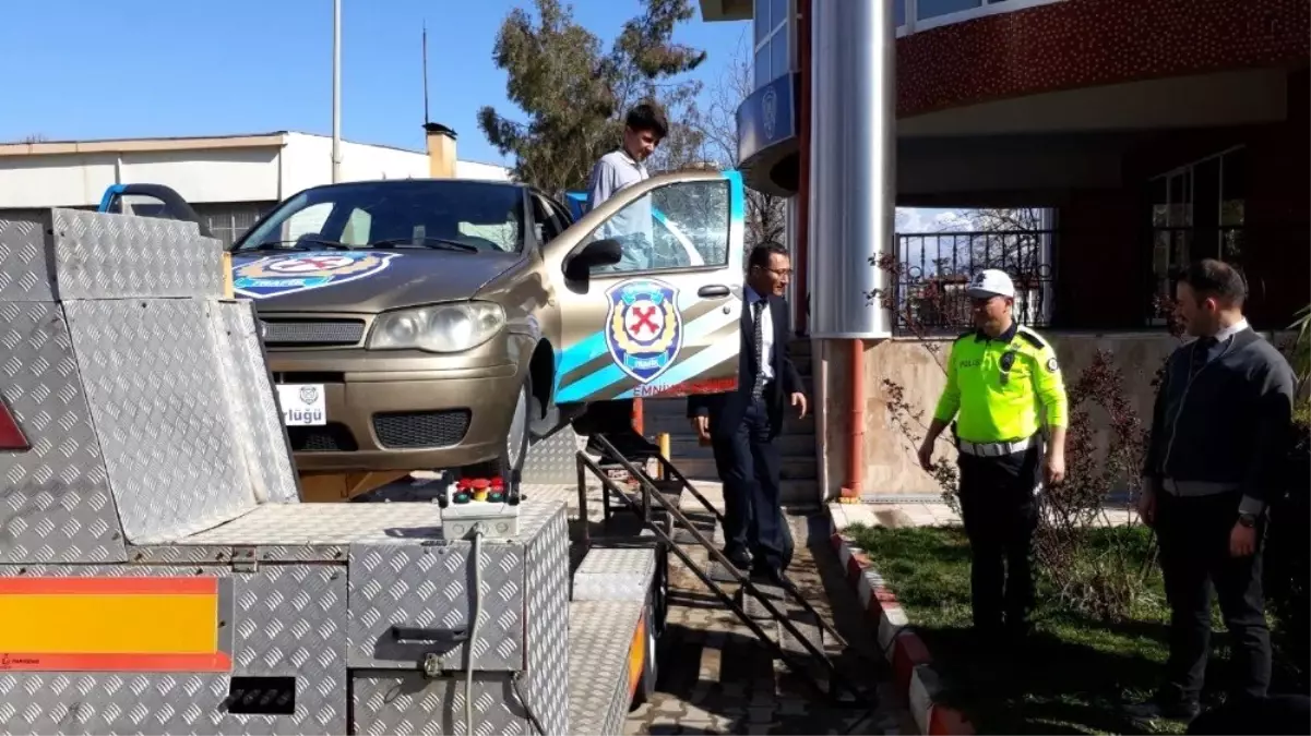 Öğrencilere emniyet kemerinin önemi anlatıldı