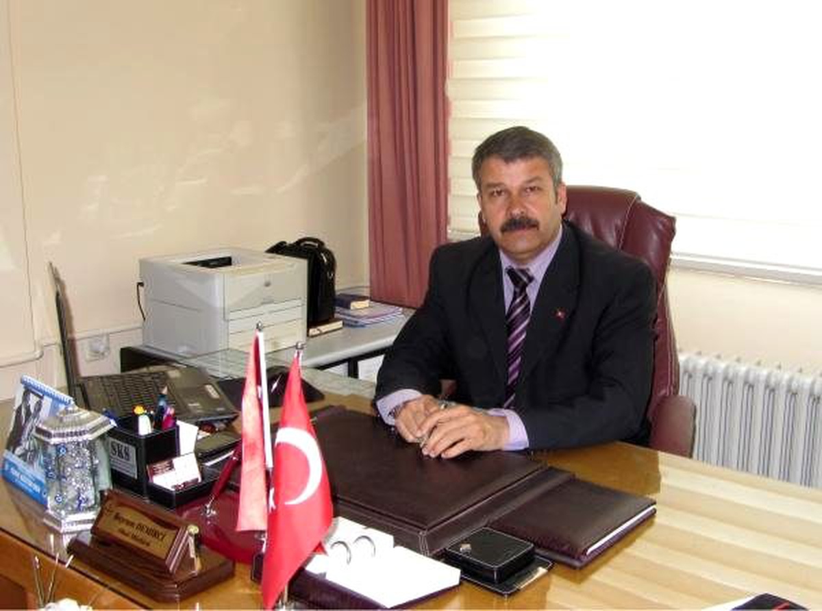 Okul müdürü, 2 kız öğrenciye tacizden tutuklandı