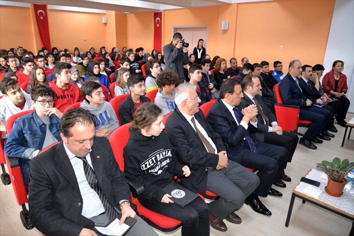"Okullar Okuyor Kitap Okuma" projesi