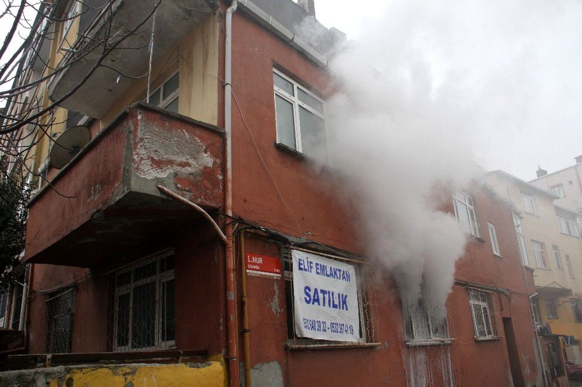 (Özel) Eyüpsultan\'da gecekondu yangını