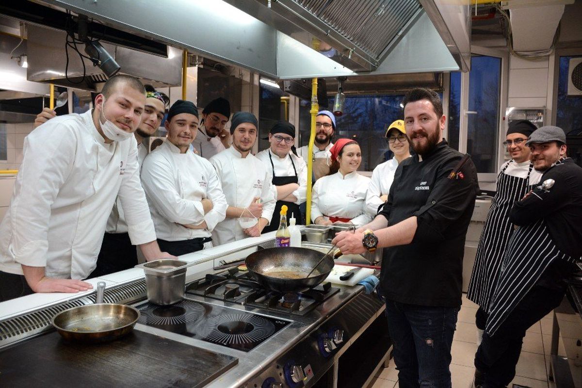 Şef Rüştü Ekmen\'den "Uzak Doğu Mutfağı ve Teppan Uygulamaları" atölyesi