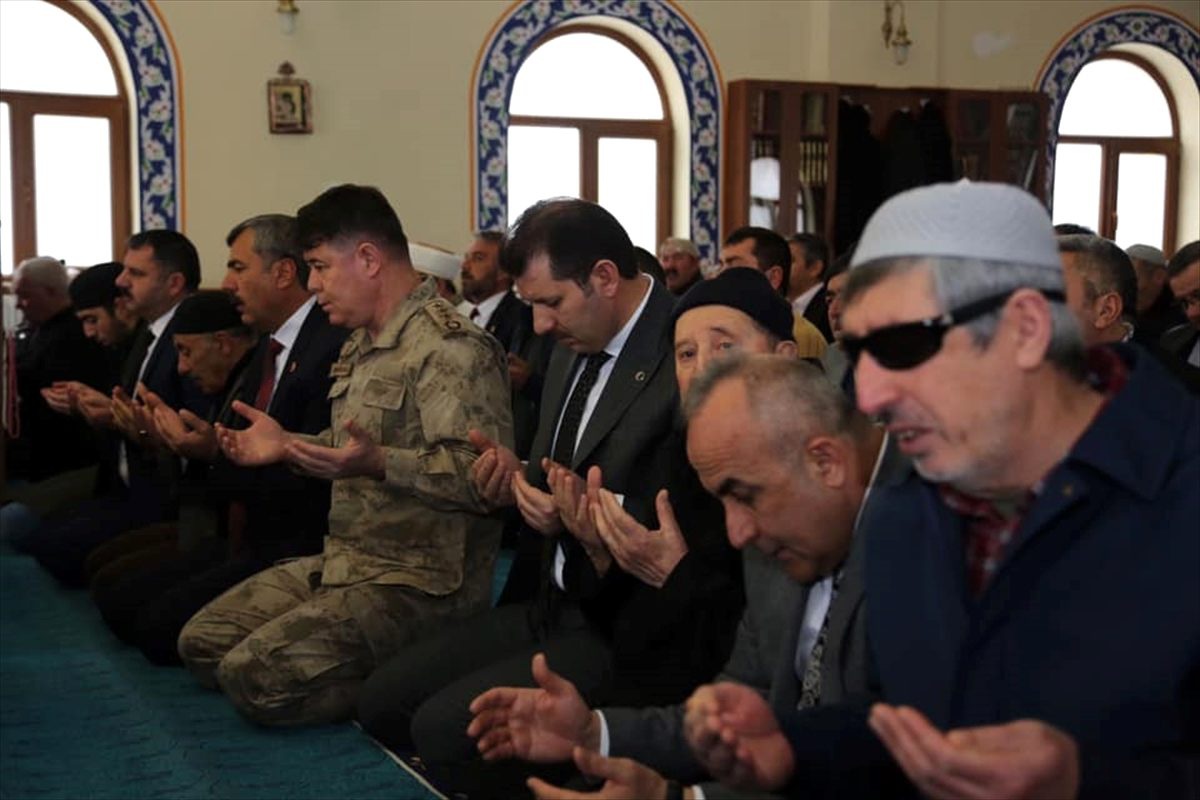 Şehitler için Kayseri\'de gıyabi cenaze namazı kılındı, Sivas\'ta mevlit okutuldu