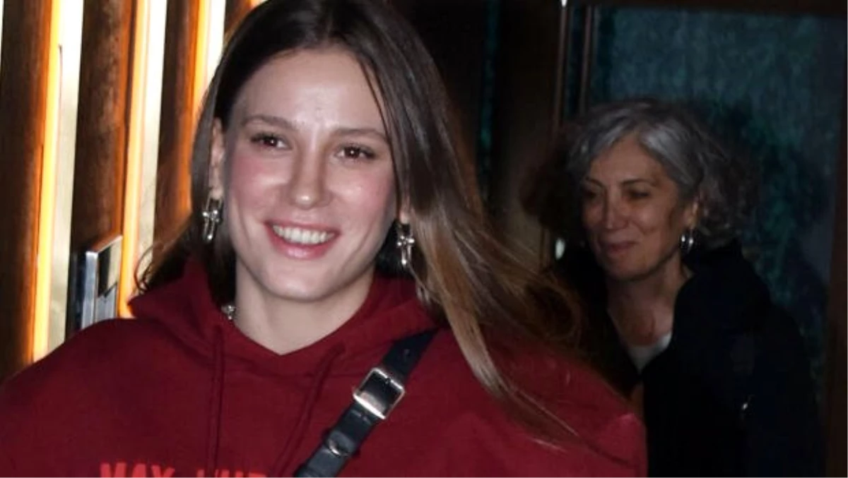 Serenay Sarıkaya annesi Ümran Seyhan\'ın doğum gününü kutladı