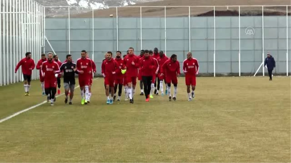 Sivasspor\'da Galatasaray maçının mesaisi sürüyor