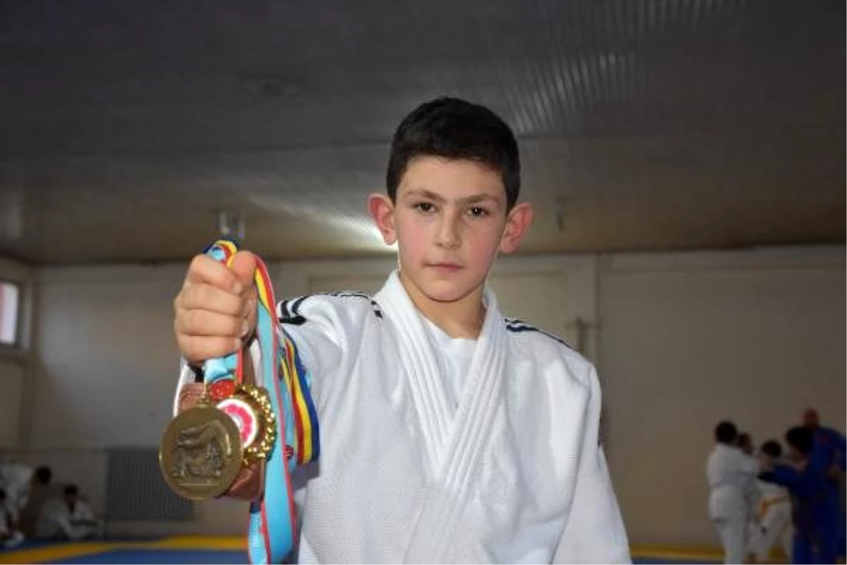 Tesadüfen başladığı judo, Mert Efe\'nin hayatını değiştirdi