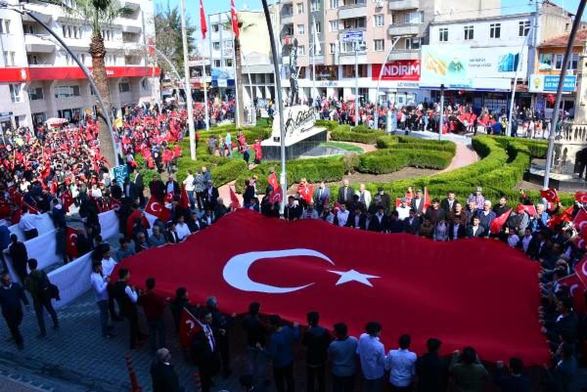Torbalı\'da öğrenciler, şehitler için yürüdü