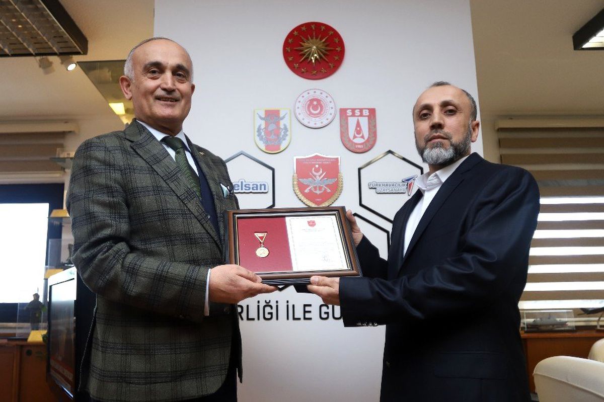 TSK Güçlendirme Vakfı\'na 400 bin TL bağışta bulunan Keçiörengücü için madalya töreni yapıldı
