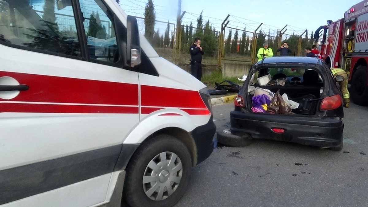 Tuzla\'da iki otomobil birbirine girdi: 1 yaralı