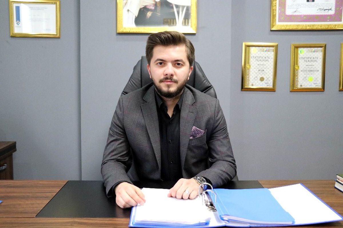 Uygunsuz görüntülerini çekip şantaj ve tehditle 100 bin lirasını aldılar