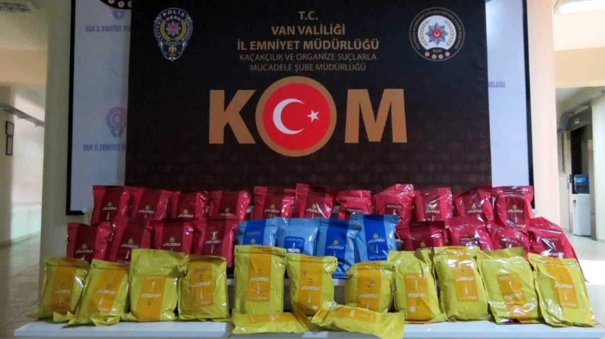 Van\'da 1 ton 940 kilogram kaçak nargile tütünü ele geçirildi