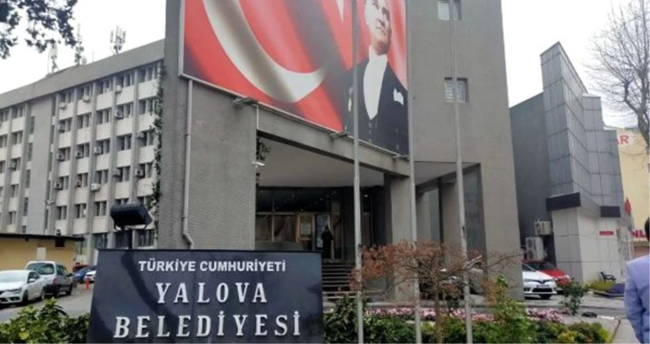 Yalova Belediyesi\'nde geçici başkanlığa AK Partili Mustafa Tutuk seçildi