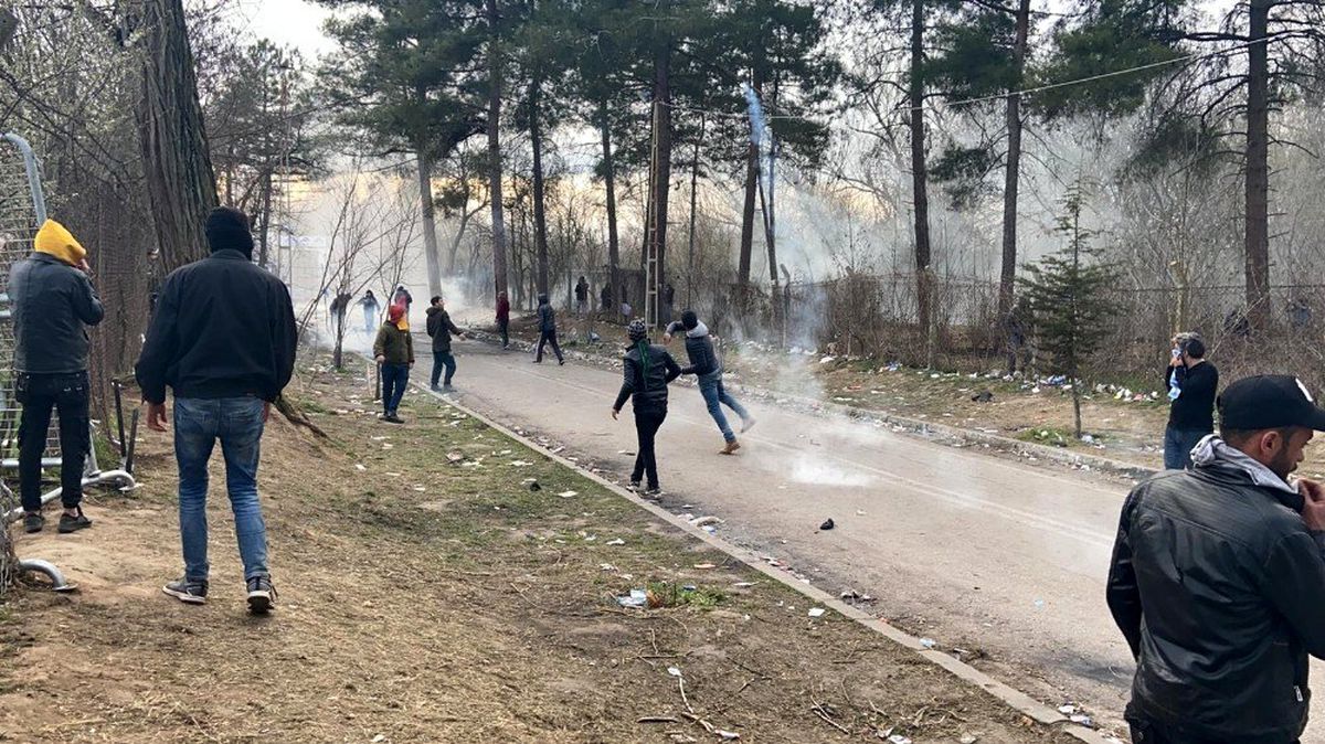 Yunanistan\'dan mültecilere sert müdahale