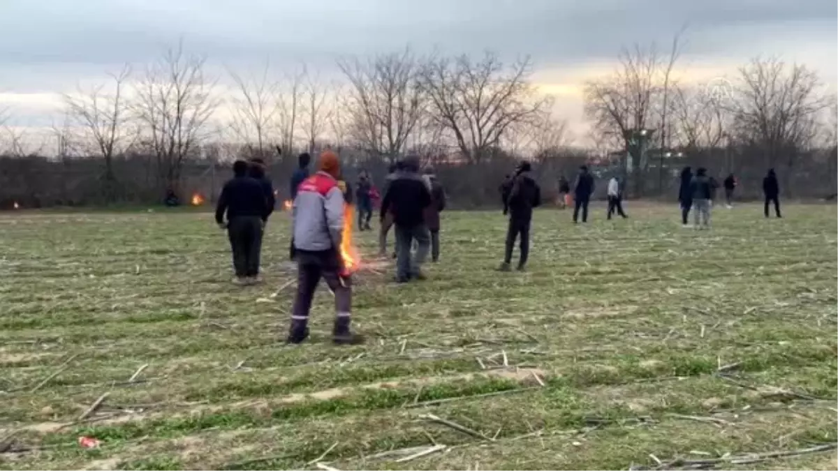 Yunanistan, sığınmacılara gaz bombası ve tazyikli suyla müdahale etti (2)