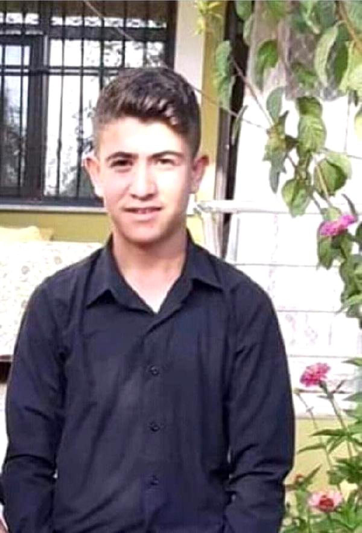 16 yaşındaki liseli İsrafil, dolmuş beklerken kalp krizi geçirdi