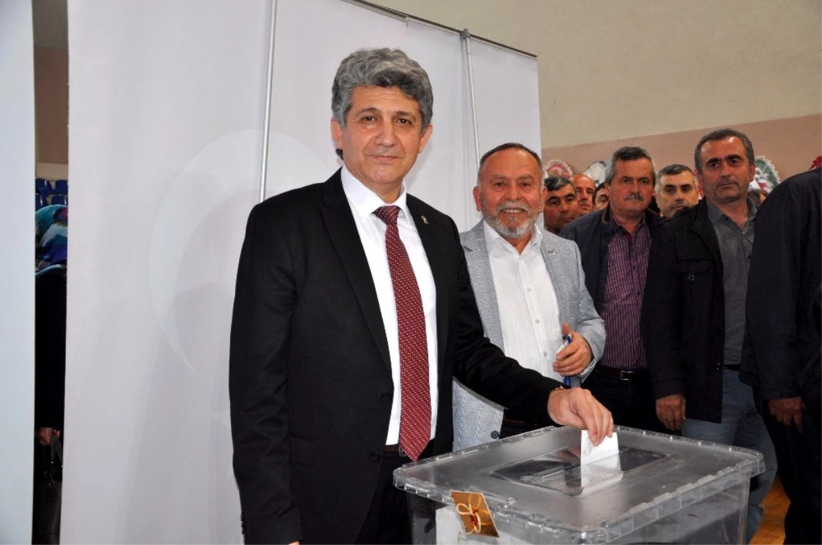 AK Parti Karacabey İlçe Başkanı İşcan Güven Tazeledi