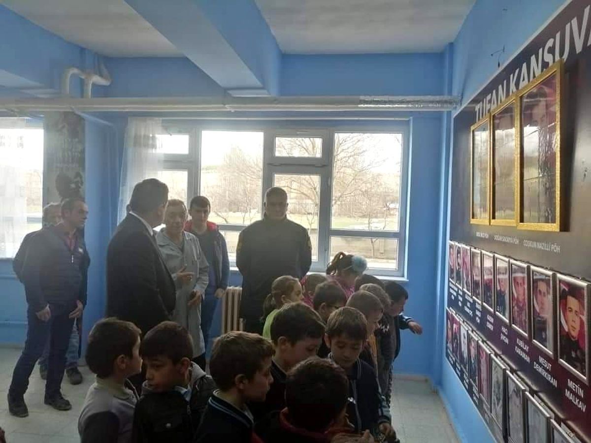 Aslanapa\'da şehitler sokağı