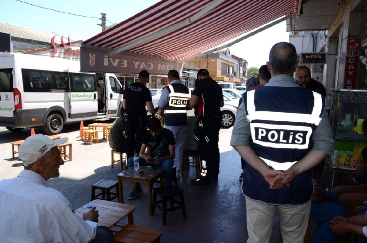 Balıkesir\'de polis aranan 37 kişiyi yakaladı