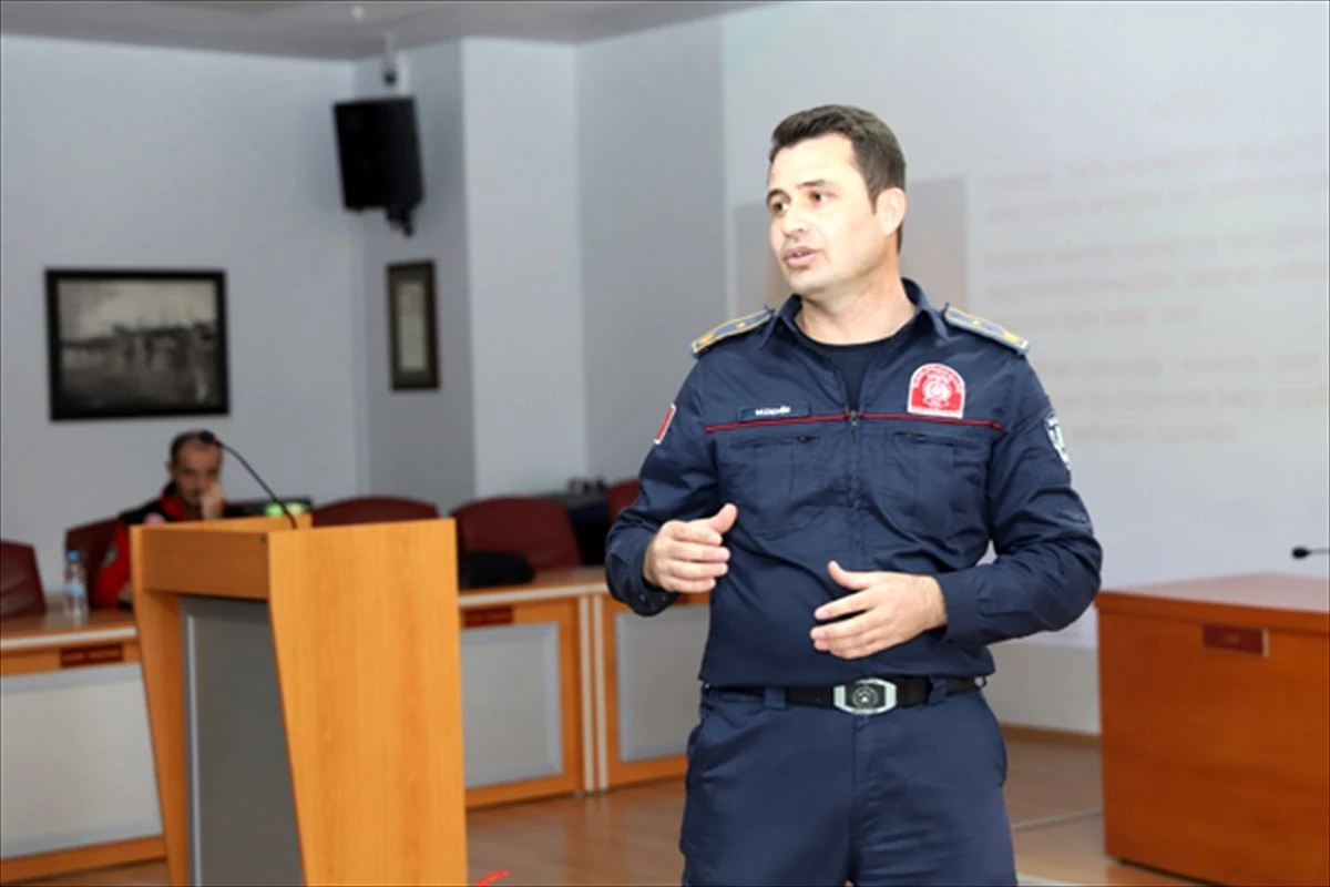 Bandırma Belediyesi personeline acil durum ve afet eğitimi verildi
