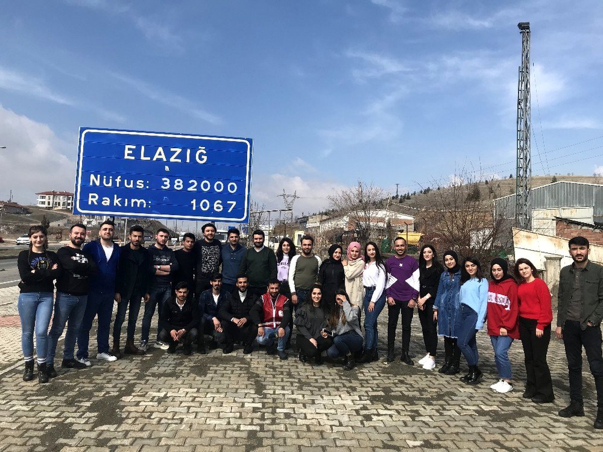 BEÜ Kızılay Öğrenci Topluluğu Elazığ\'daki minik kalplere dokundu