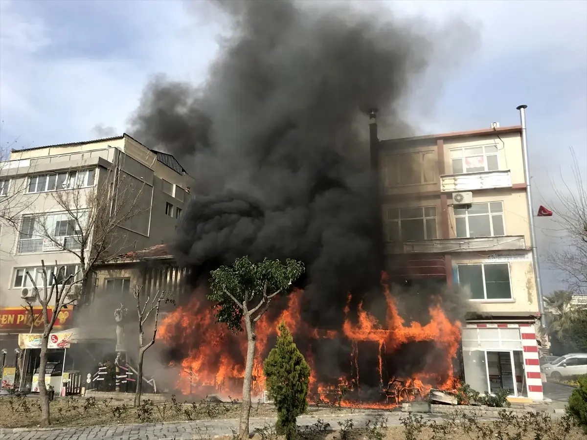 Çanakkale\'de iş yeri yangını hasara neden oldu