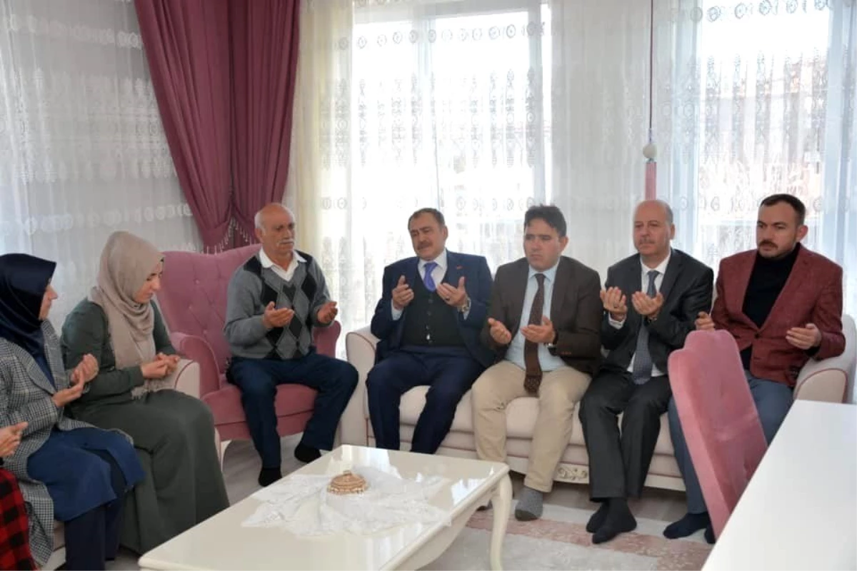 Eski Bakan Eroğlu memleketi Şuhut\'ta şehit ailelerini ziyaret etti