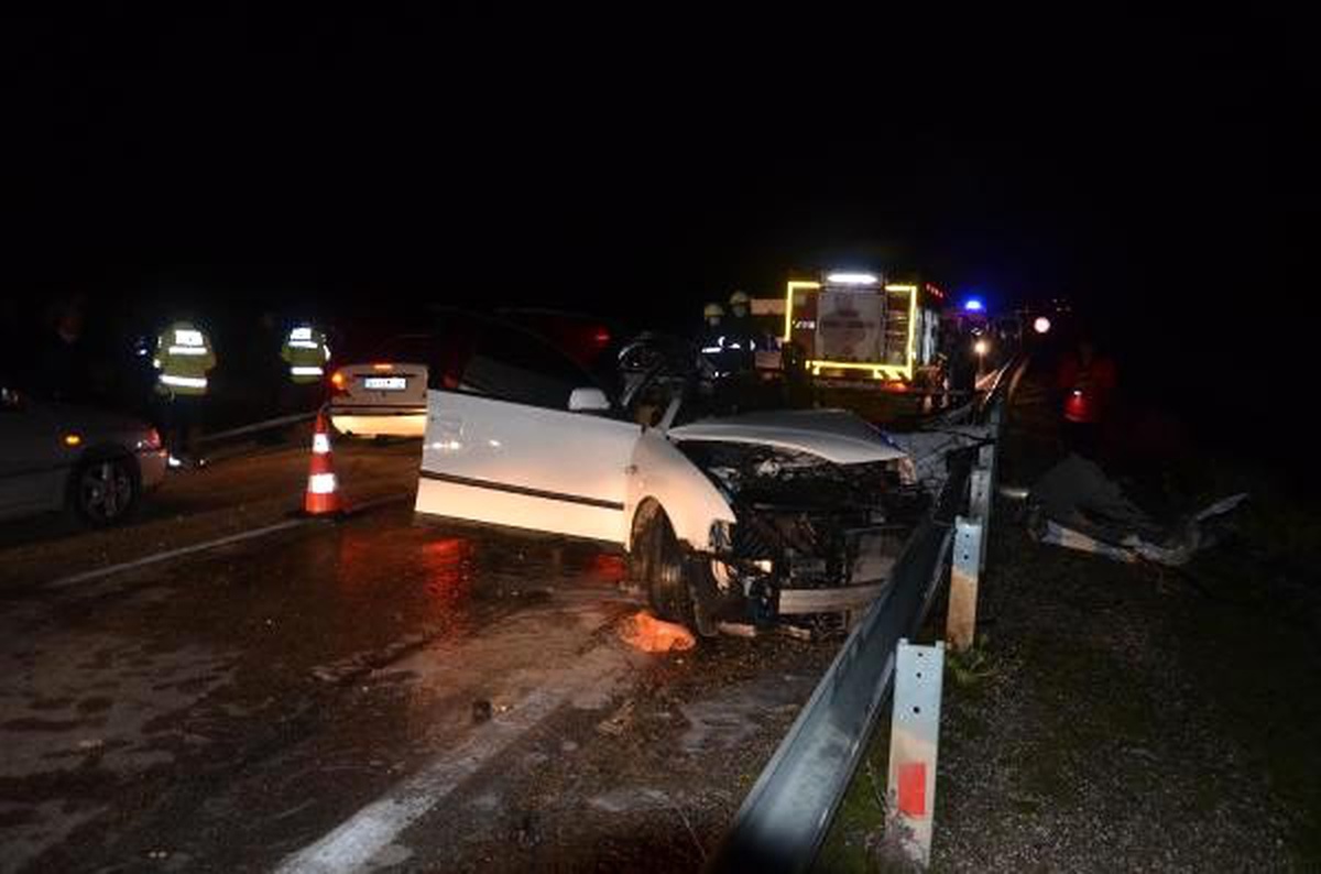 İşçi servisi ile otomobil çarpıştı: 1 ölü, 9 yaralı