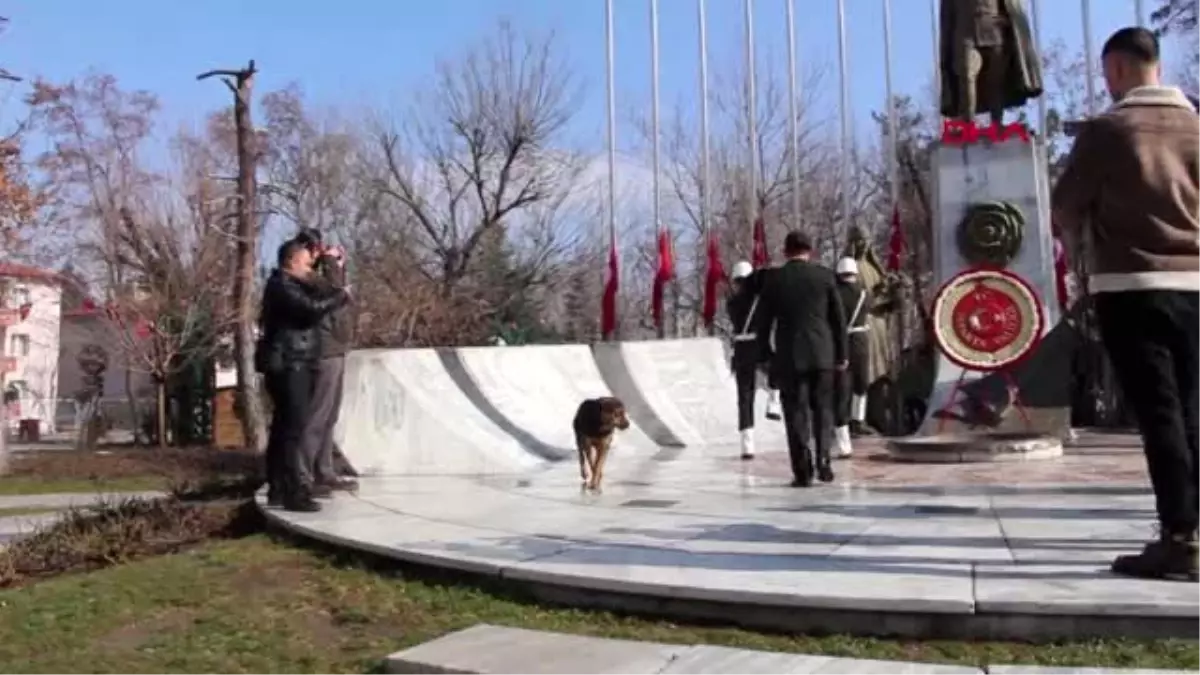 Isparta çelenk konulmasına eşlik etti, saygı duruşunda bulundu