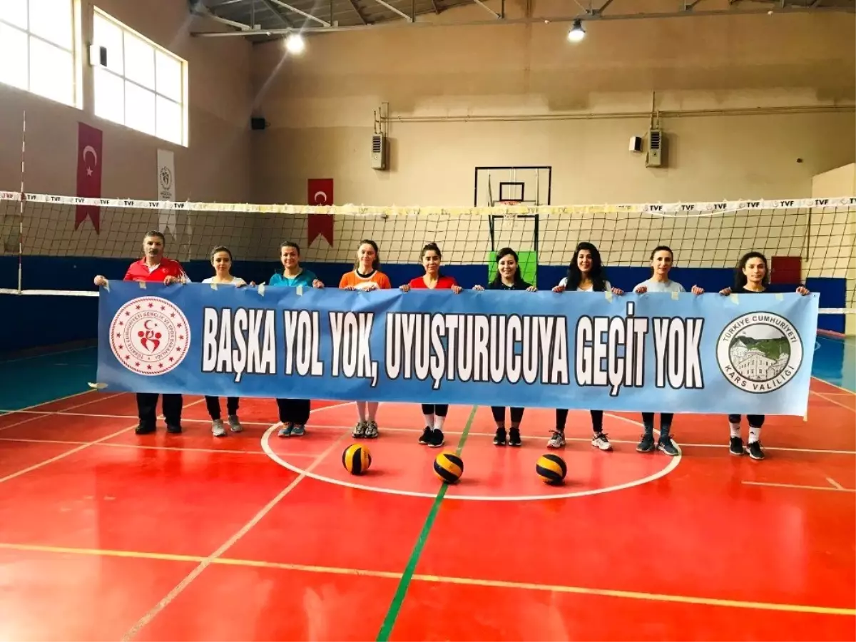 Kars\'ta voleybol turnuvasında uyuşturucuya dikkat çekildi