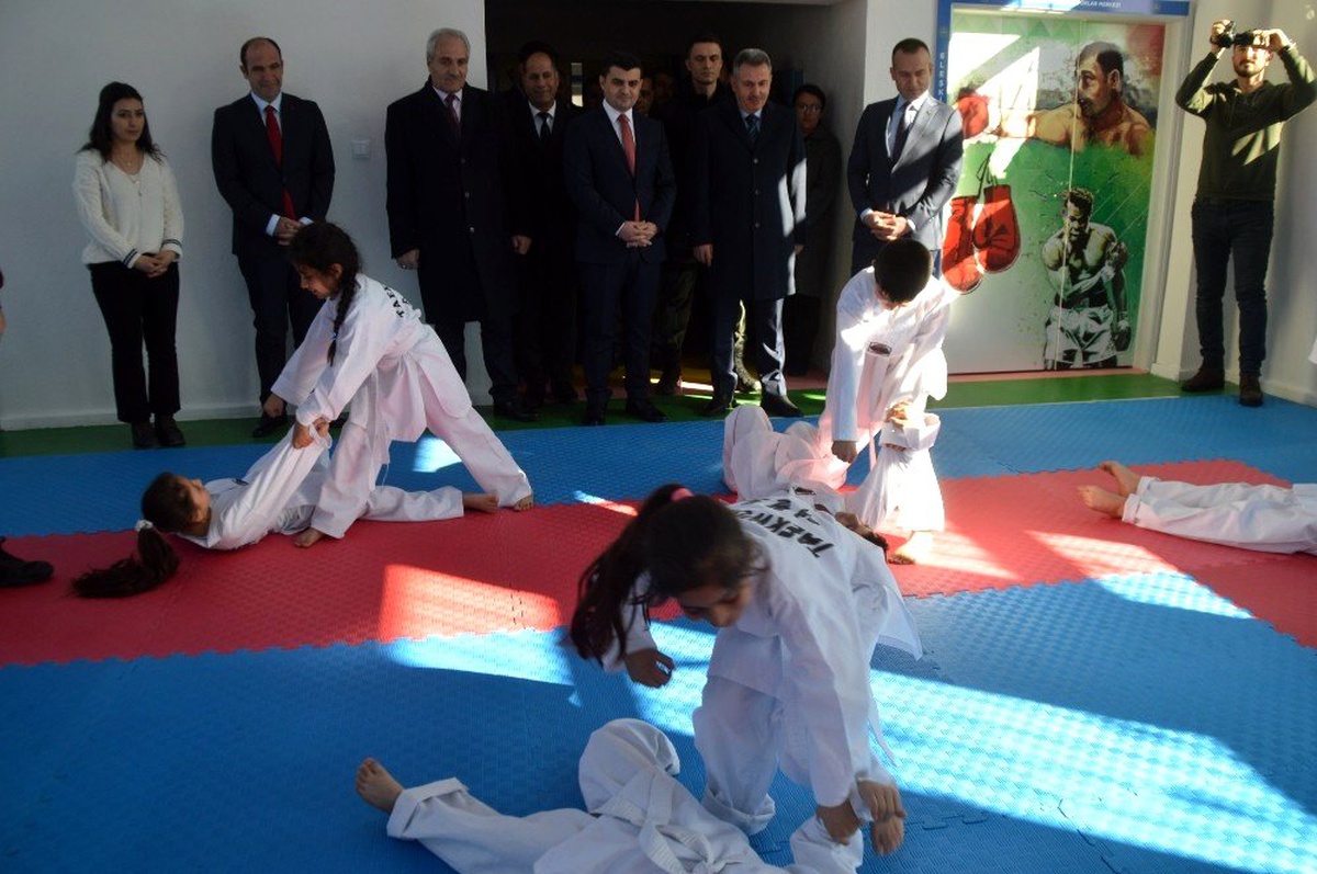 Kaymakam Sarı, metruk binayı bireysel sporlar merkezine çevirdi