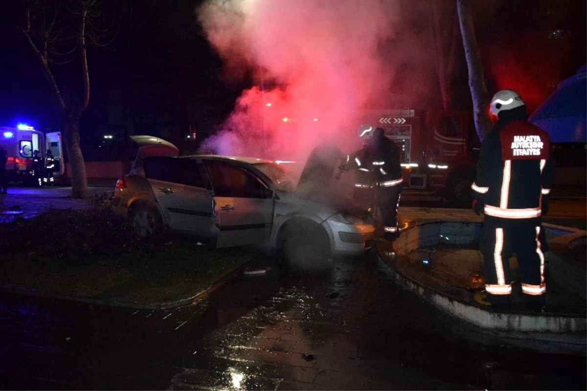 Malatya\'da kaza yapan otomobil yandı: 4 yaralı