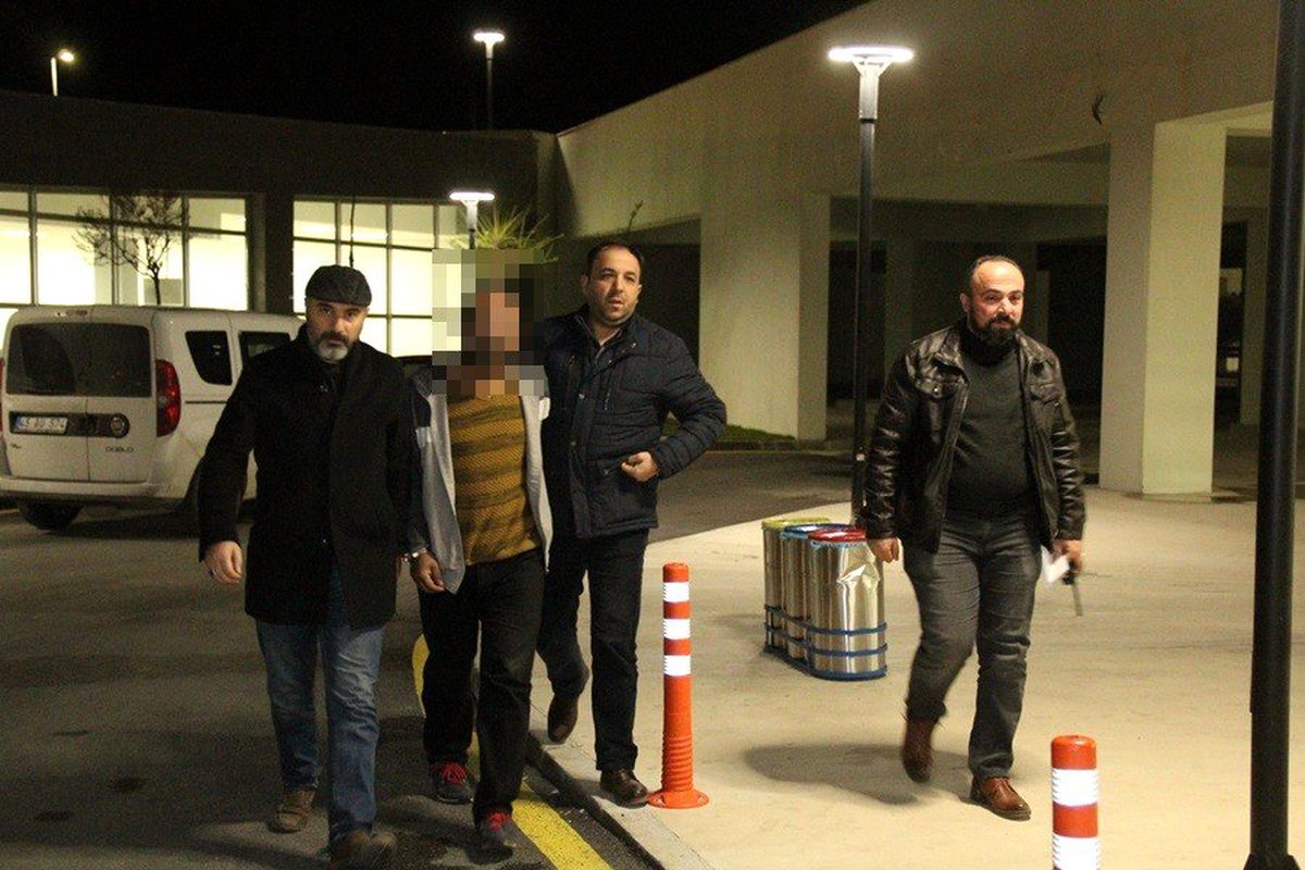 Manisa\'daki operasyonlarda 2 polis memuru hafif yaralandı