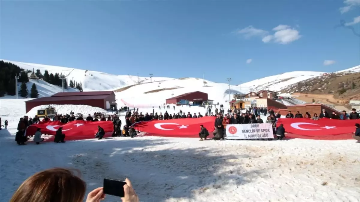 Ordu\'da gençler, 2 bin rakımlı yaylada şehitleri andı