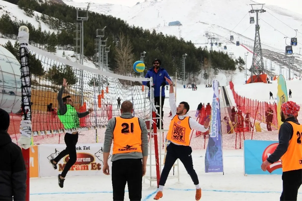 Palandöken\'de kar voleybolu heyecanı