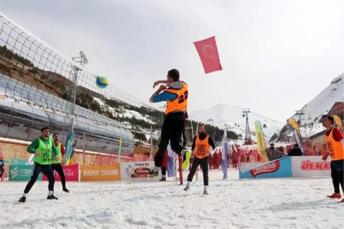 Palandöken\'de kar voleybolu turnuvası