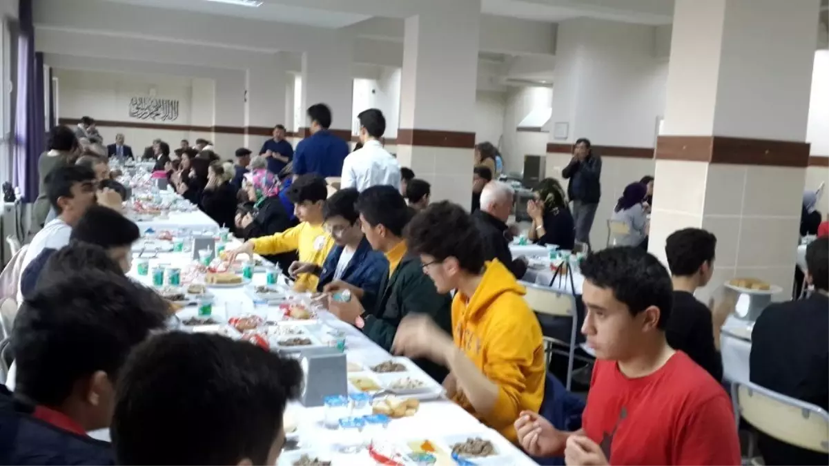 Proje İmam Hatip Lisesi şehit ve gazi ailelerini buluşturdu