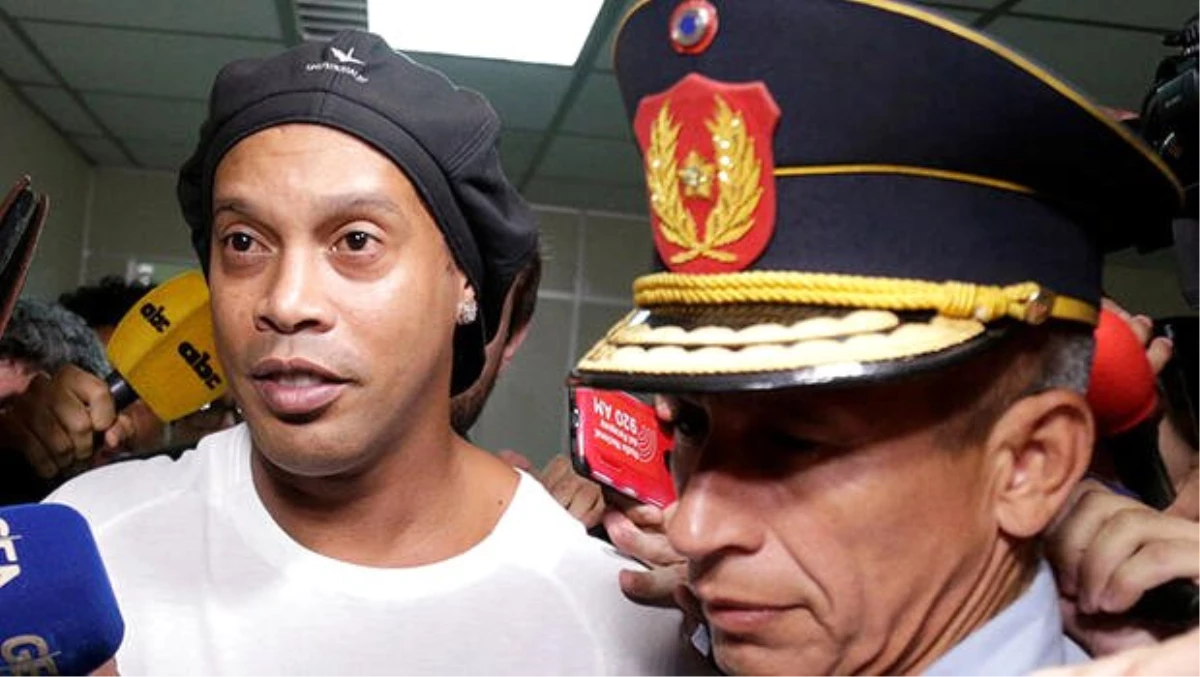Ronaldinho Paraguay\'da tutuklandı!