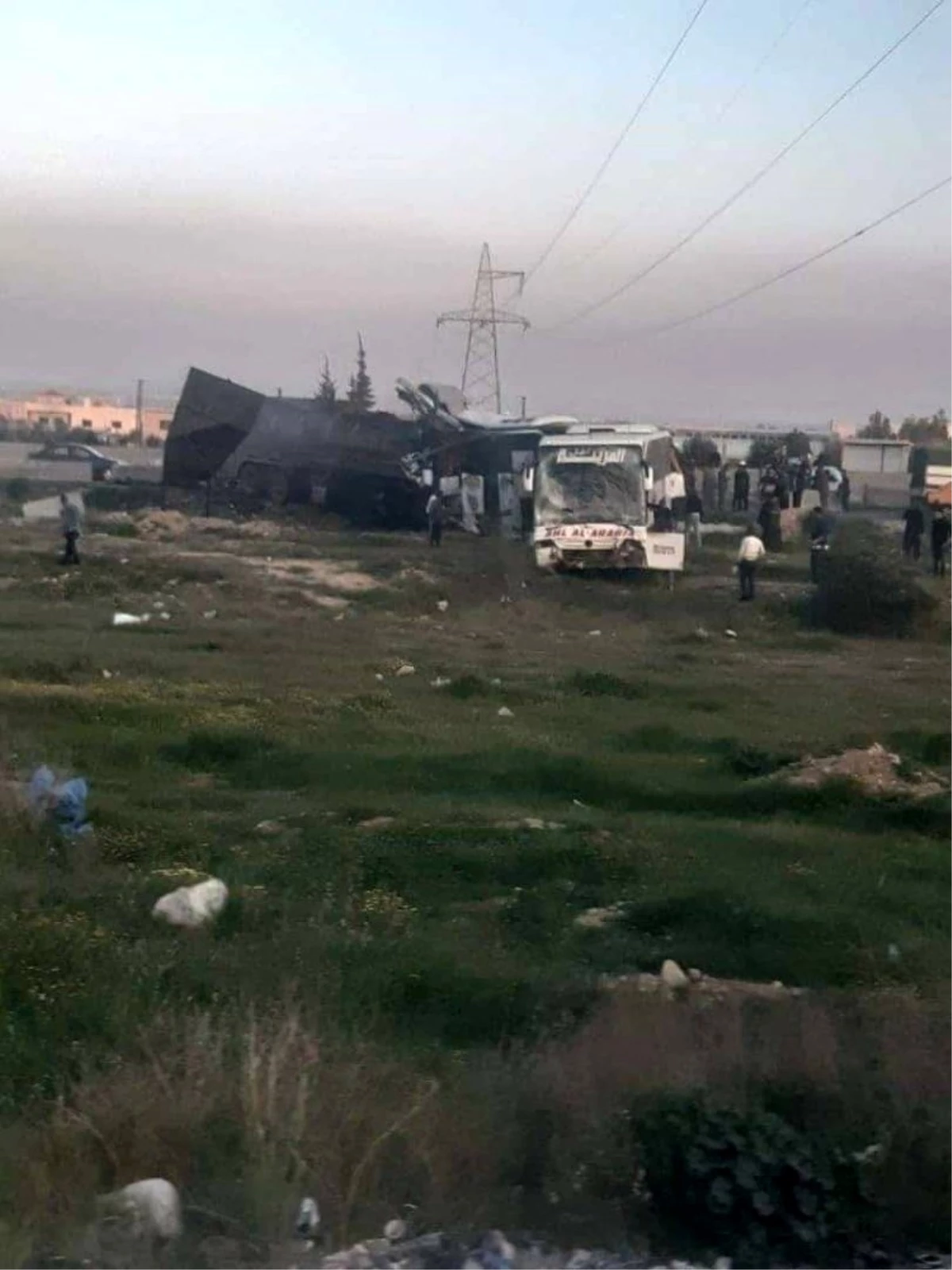 Şam\'da yakıt tankeri ile iki yolcu otobüsü çarpıştı: 30 ölü