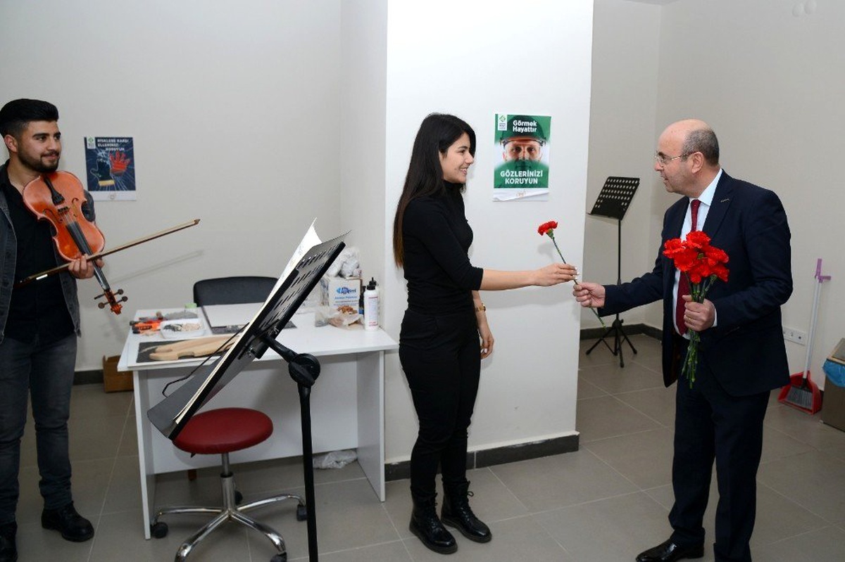 Selehattin Ekicioğlu: "Kadın, hayatı her gün yeniden var eder"