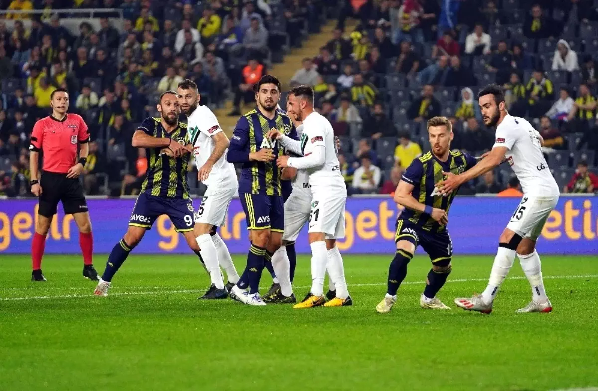 Süper Lig: Fenerbahçe: 1 - Denizlispor: 1 (İlk yarı)