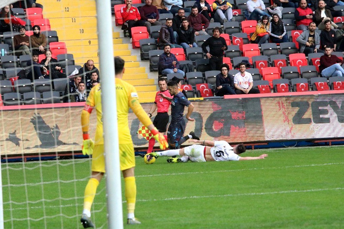 Süper Lig: Gaziantep FK: 0 - Trabzonspor: 1 (İlk yarı)