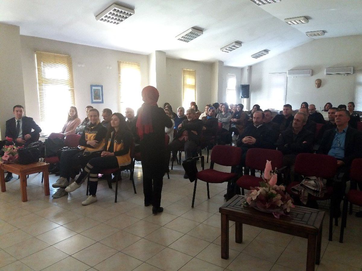 Üniversitesi personeline ilk yardım eğitimi
