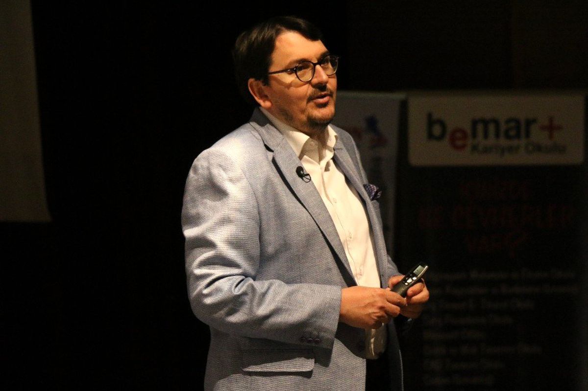 Usta spiker gençlere üniversite sonrası hayatları için tavsiyelerde bulundu