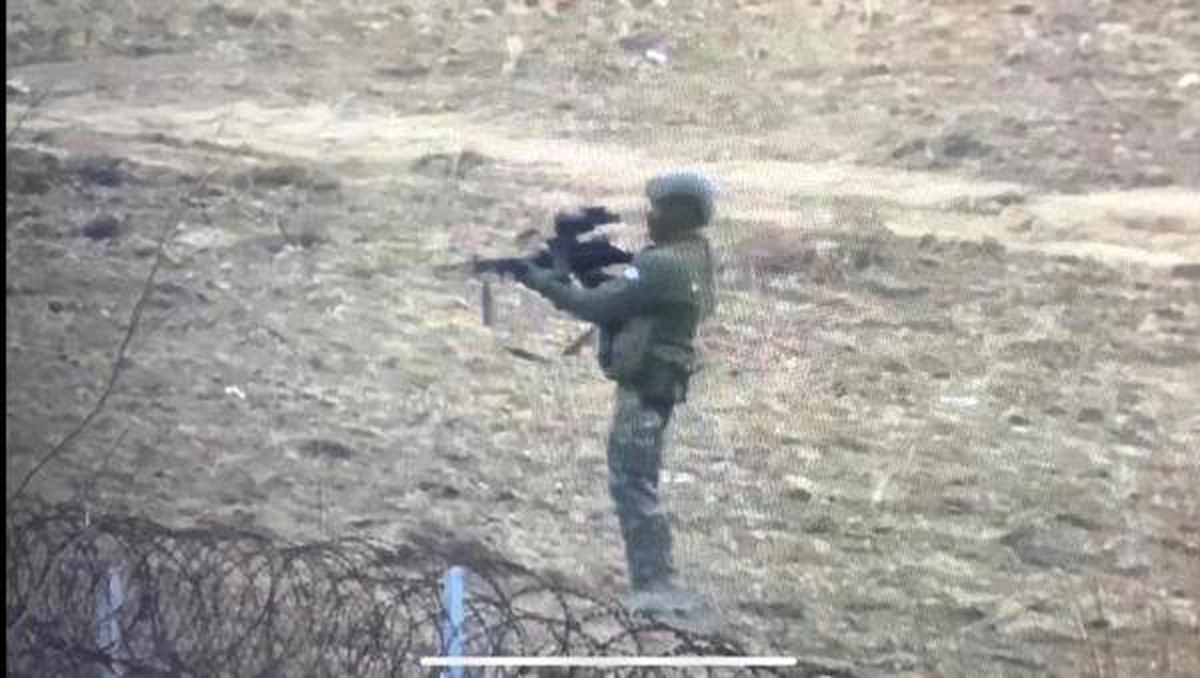 Yunan askerinden sınırda bekleyen göçmenlere müdahale (2)