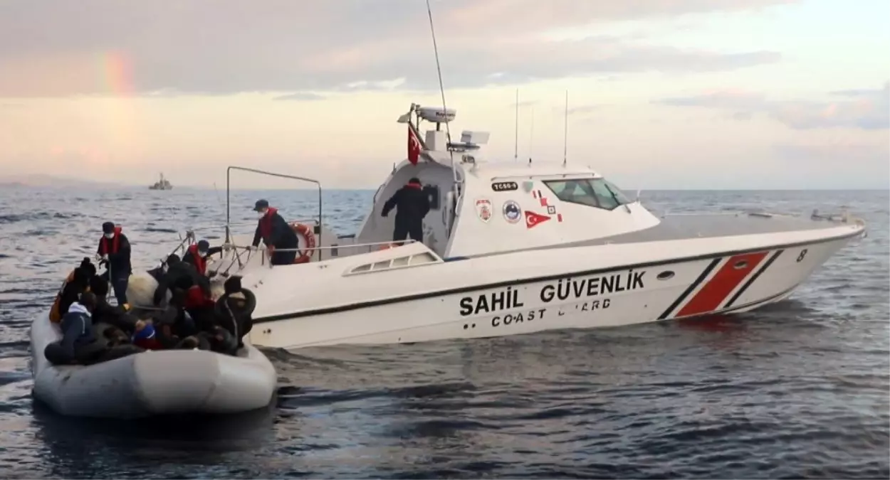 Yunan unsurları tarafından ölüme terk edilen göçmenler sahil güvenlik tarafından kurtarıldı