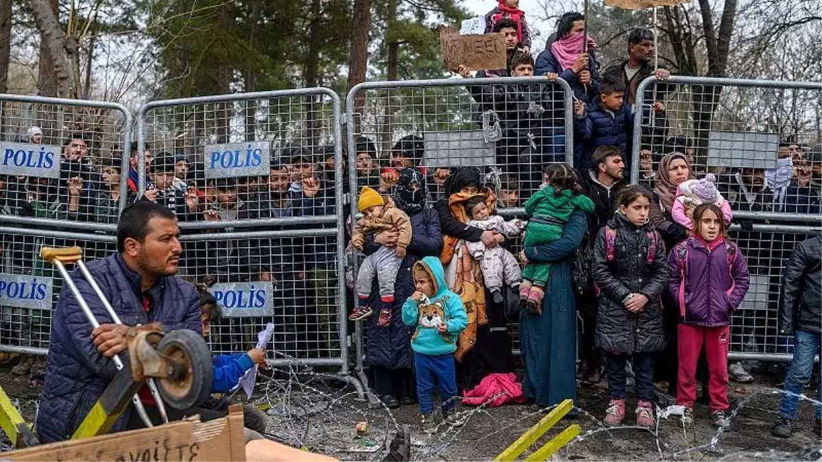 Yunanistan göçmenler için iki geçici kamp inşa edecek: Ülkede tansiyon yüksek