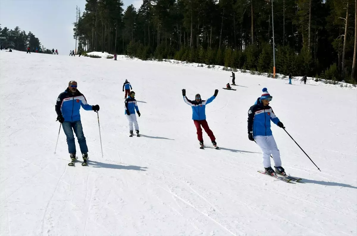 8 Mart Dünya Kadınlar Günü için Cıbıltepe\'de kayak gösterisi yapıldı