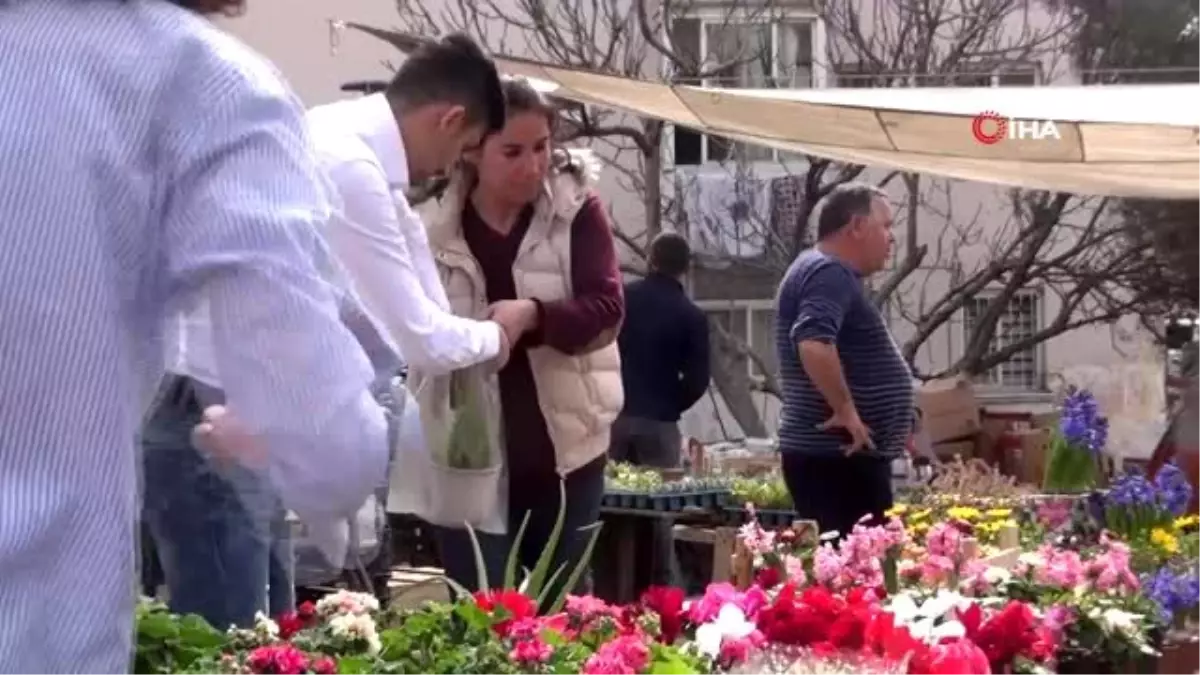 8 Mart\'ta erkekler satış yaptı, çanta taşıdı, ev temizledi