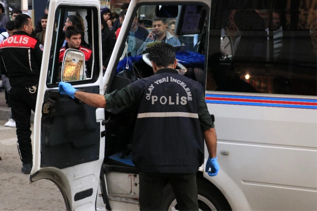 Adana\'da bir minibüs şoförü öldürüldü