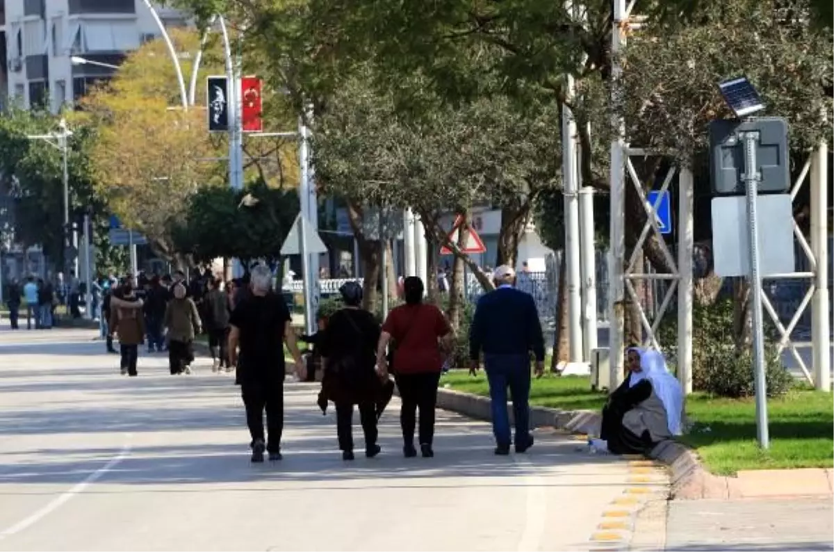 Adana\'da erkekler, \'Kadınlar Günü Mitingi\'nden çıkarıldı