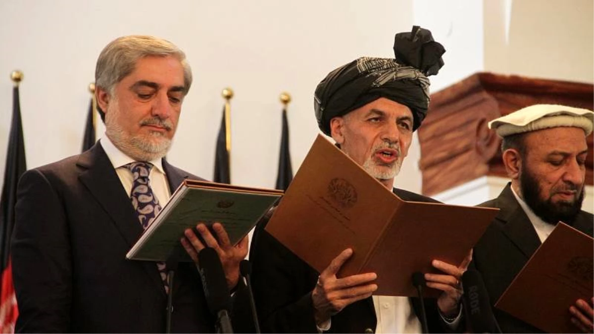 Afganistan\'da seçimin kazananı ve kaybedeni, yemin töreni için ayrı davetiyeler bastırdı